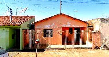 Casa com 400m², 31.68m² construídos, necessitando reparos