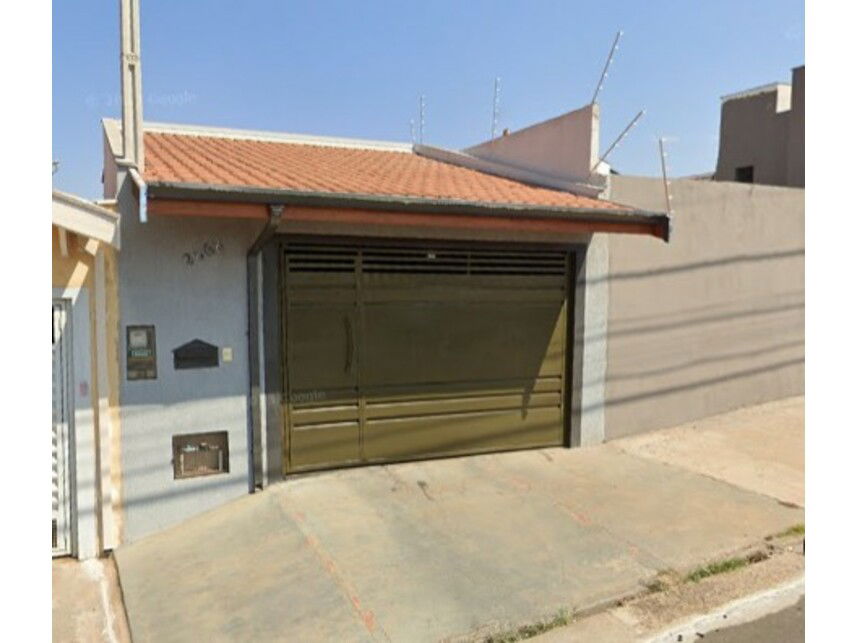 Casa com 49,72m² construída e terreno de 200m², imóvel ocupado