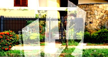 Casa residencial com 4 quartos, 3 banheiros, piscina e área construída ampla