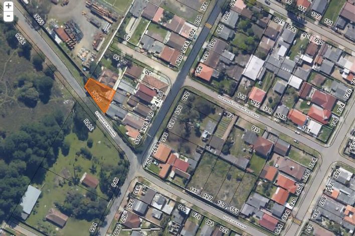 Terreno urbano com residência simples 52m², 450m² total