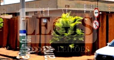 Residência com Amplo Terreno de 1.944m² em Cândido Mota/SP