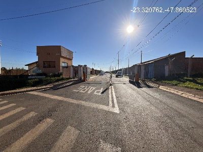 Casa com 2 Quartos em Condomínio com Área de Serviço