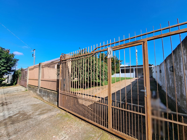 Terreno com 300m² no Jardim dos Lagos II, desocupado