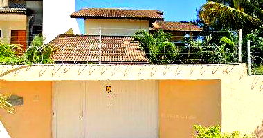 Casa de 2 Pavimentos com Terreno Amplo no Hípica Park