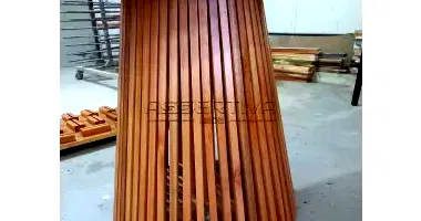 Conjunto de Mesa com 4 Cadeiras de Madeira Estofadas