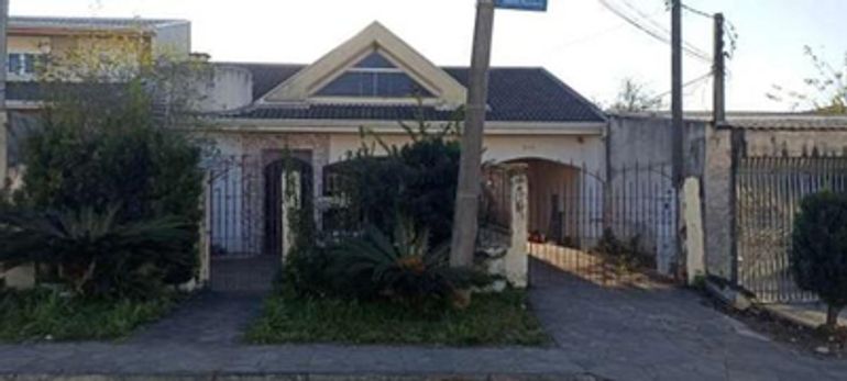 Casa com Piscina - 440m² - 3 Quartos -