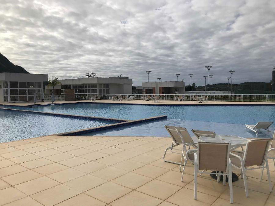 Casa com 3 quartos, 2 banheiros e 140m² construída, ocupada