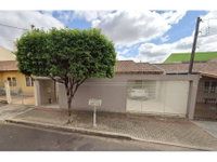 Casa Ocupada com 3 Quartos e 2 Banheiros em Londrina