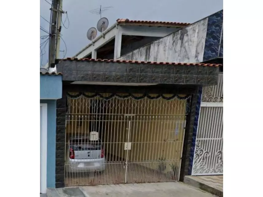 Casa com 3 quartos, 2 banheiros e 2 vagas, área construída 106,62m², imóvel ocupado