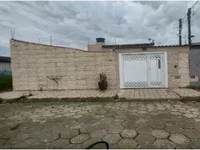 Casa ocupada com 74,16 m² construída
