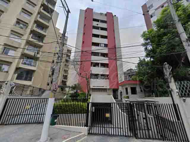 Apartamento com 1 quarto, 1 banheiro e 2 vagas de garagem