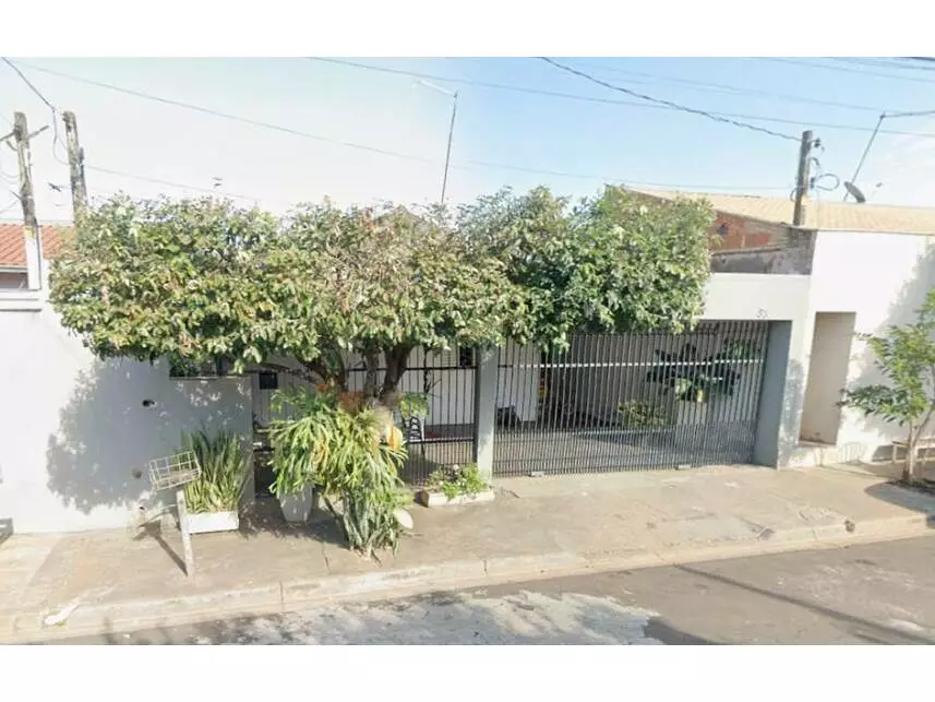 Casa ocupada com 157m² construídos em Jardim Esplanada
