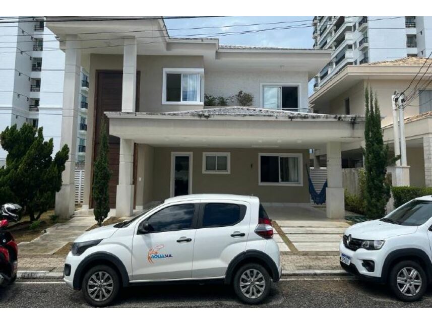 Casa com 419,30m², 4 quartos, ocupada, em condomínio