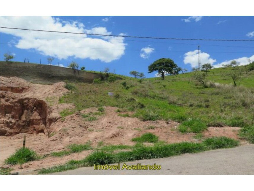 Terreno com 771,22m² em parte ideal (38%)