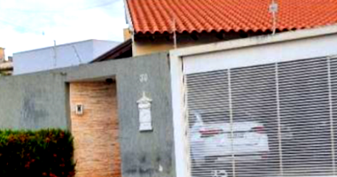 Casa com 3 quartos, 2 banheiros, 222m² construída, ocupada