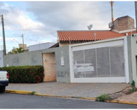 Casa com 3 quartos, 2 banheiros, 222m² construída, ocupada