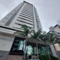 Apartamento com 117 m² construídos, pronto para renovação