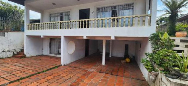 Casa com 3 quartos, 228m², garagem e churrasqueira