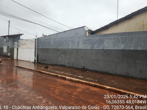 Casa com 2 quartos, 1 banheiro e área de serviço