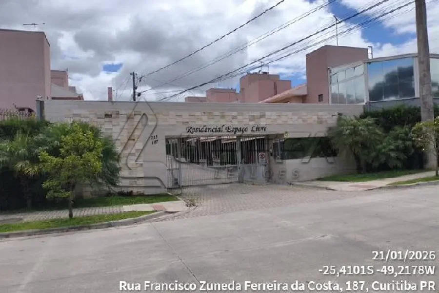 Casa com 1 quarto, 1 banheiro e varanda em condomínio