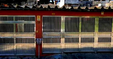 Casa com 3 quartos, 1 suíte, 1 banheiro, 4 vagas, 210m² construída, ocupada