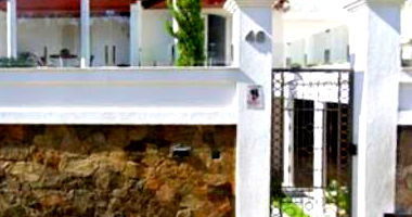 Casa com 2 pavimentos e 3 quartos no Centro de Bicas/MG