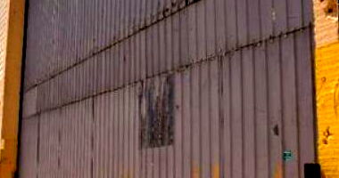 Terrenos com barracão pré-moldado e prédio de madeira, área total 889,35m²