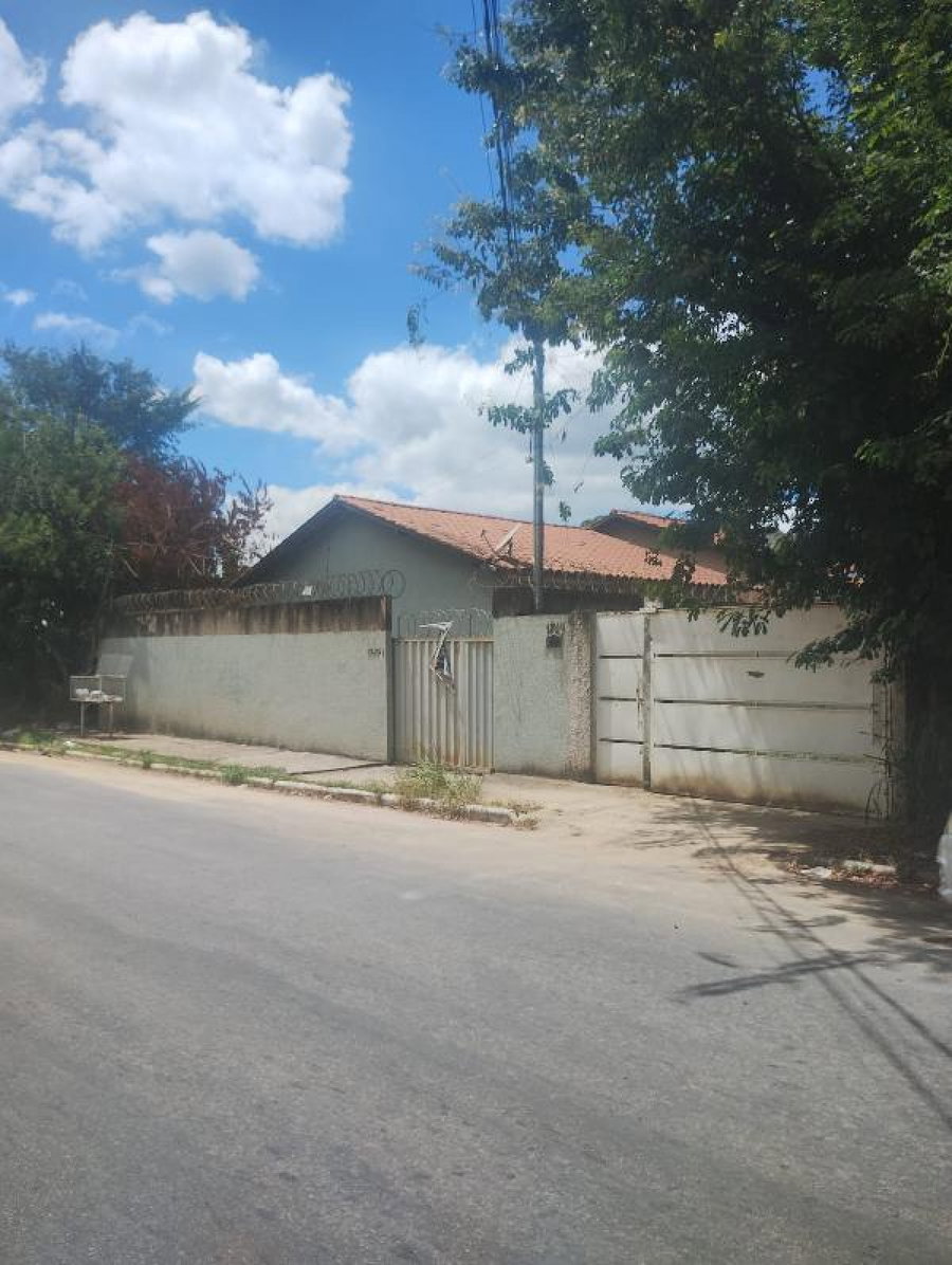 Casa com 2 quartos e 1 vaga em Esmeraldas