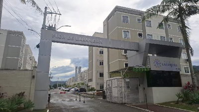 Apartamento com 2 Quartos e Vaga em Guaratiba