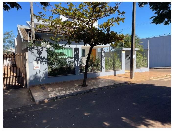Casa Padrão com 0 vagas, 2 banheiros, 3 quartos, ocupada