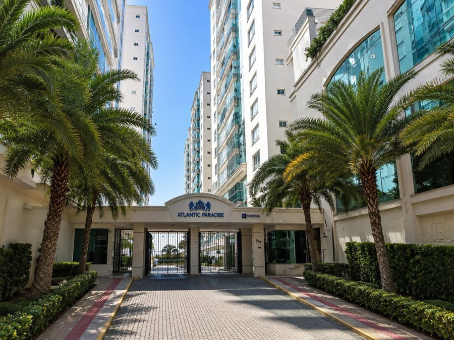 Apartamento 291 m² com 2 vagas em Meia Praia, Itapema - SC