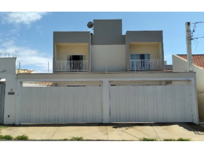 Apartamento com 2 Vagas em Leilão