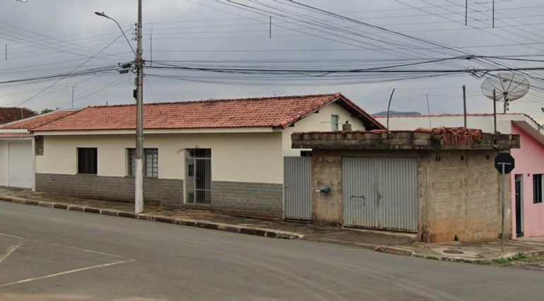 Casa 146m² Ocupada no Centro de Guaxupé/MG