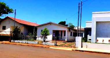 Casa Ocupada com 108m² de Área Construída