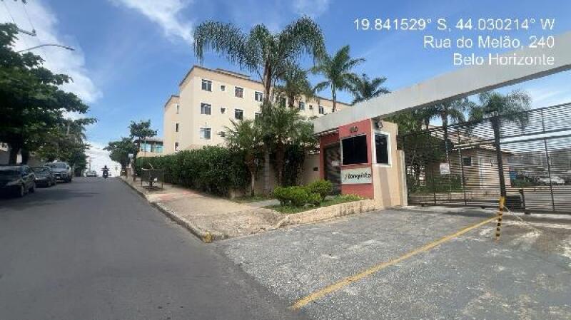 Apartamento com 2 quartos, 1 banheiro e 1 vaga