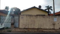 Casa com 2 quartos, 1 banheiro e 1 vaga de garagem, 84 m², ocupada