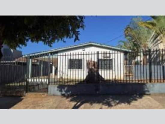 Casa com 2 vagas de garagem, 227,39 m² construídos, ocupada