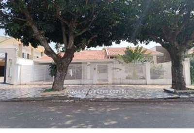 Casa em Lote 600m² Desocupada em Paranavaí