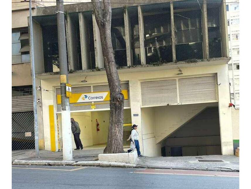 Prédio Comercial Desocupado com 917m² em Bela Vista