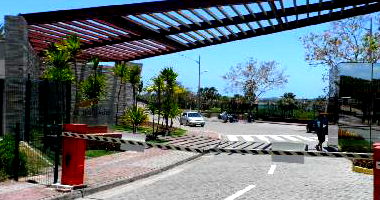 Casa com 4 Quartos e 2 Vagas em Fortaleza
