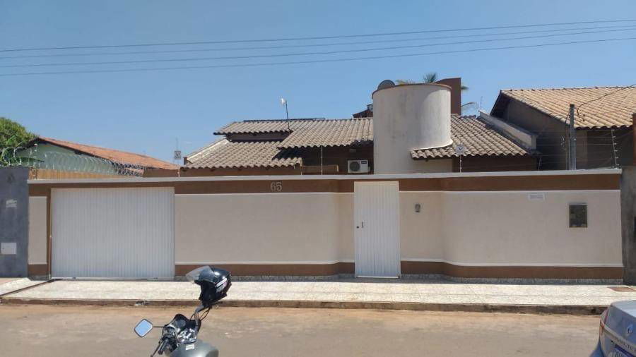 Casa com 3 quartos, 2 banheiros, 1 vaga, 105m² construída, ocupada