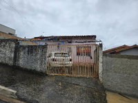 Casa com 1 quarto, banheiro, sala, cozinha e 1 vaga