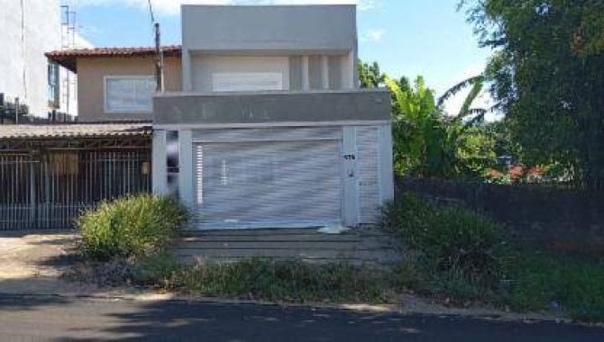 Casa em Condomínio com 4 quartos e 2 banheiros - Ocupada