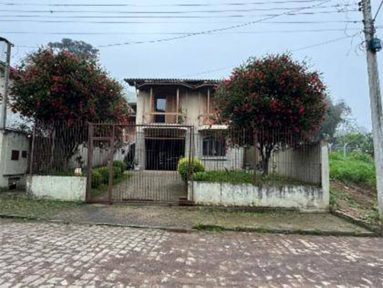 Casa com 3 quartos, 294,76 m² construídos, ocupada