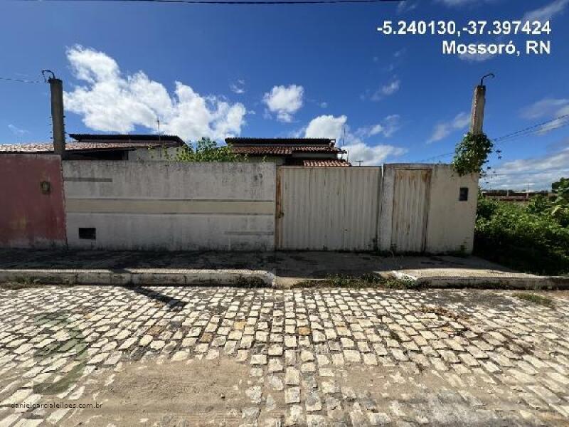 Casa com 2 Quartos e Varanda em Mossoró