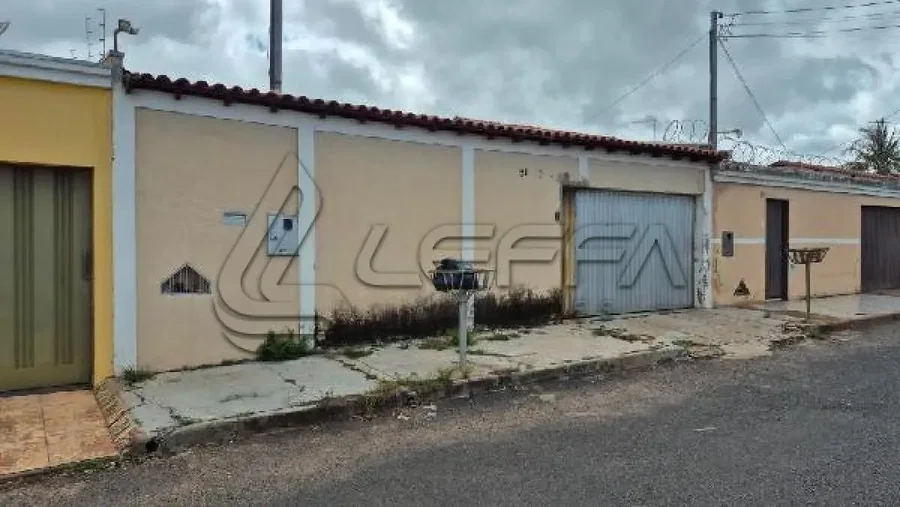 Casa com 1 quarto e 1 vaga, área privativa de 240m²