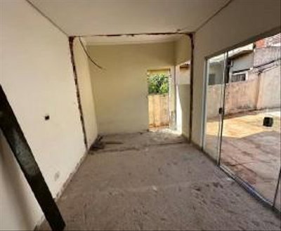 Terreno com Residência em Londrina - PR