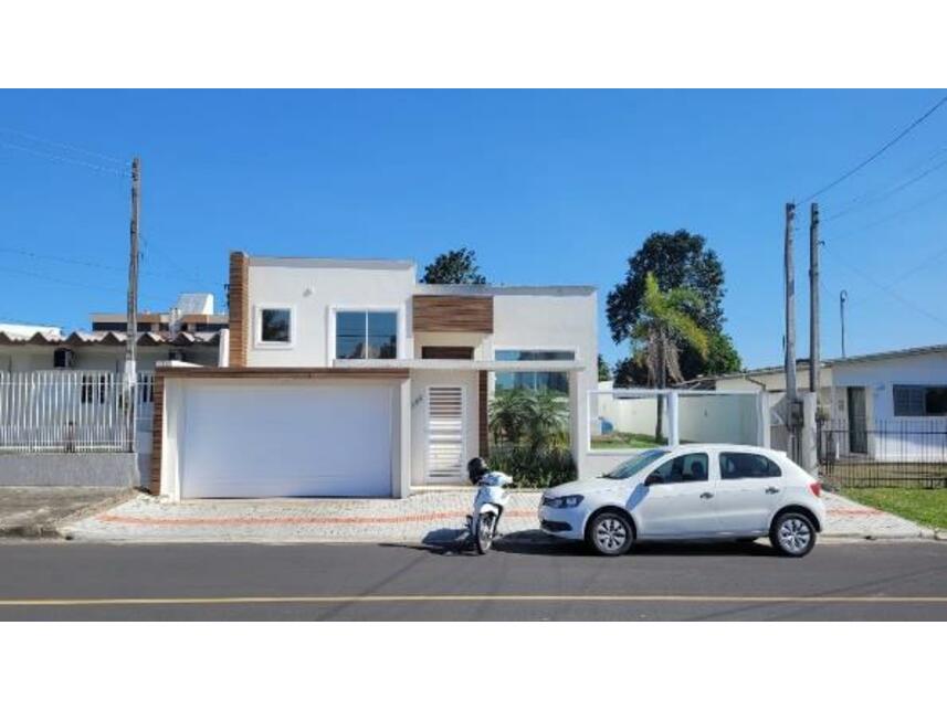 Casa com 3 quartos, 182m² construídos, ocupada