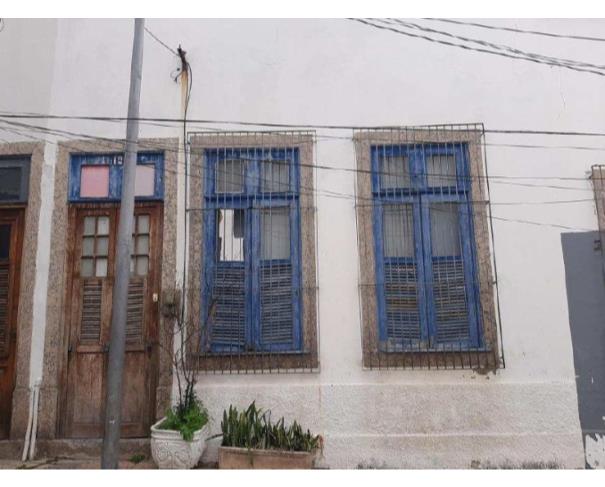 Casa com 71m², 2 quartos, ocupada, ideal para investimento