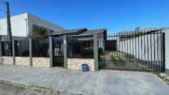 Casa Padrão com 3 Quartos em Tijucas, SC